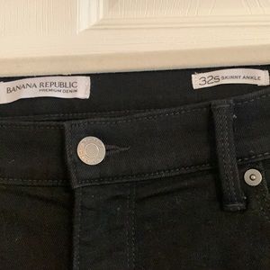 NWOT - Black skinny jeans